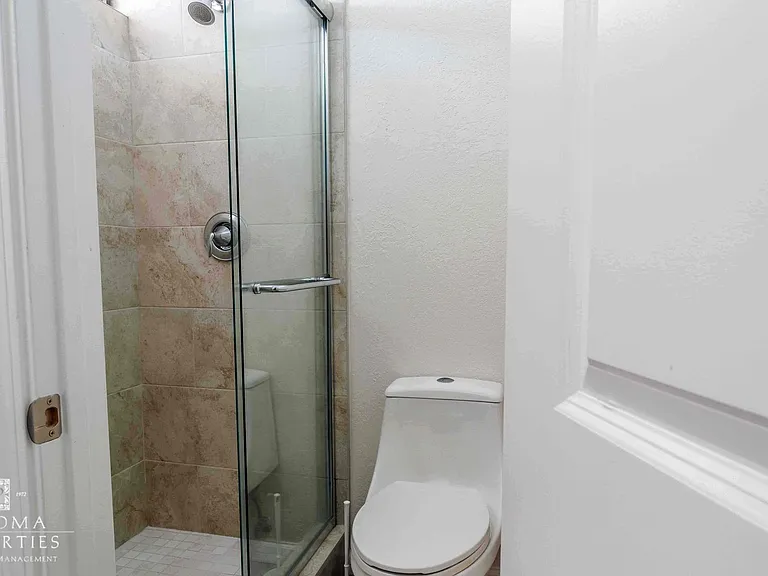 114 Melody Ct — Photo 60