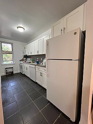 5th image of 142-19 Barclay Ave #3B