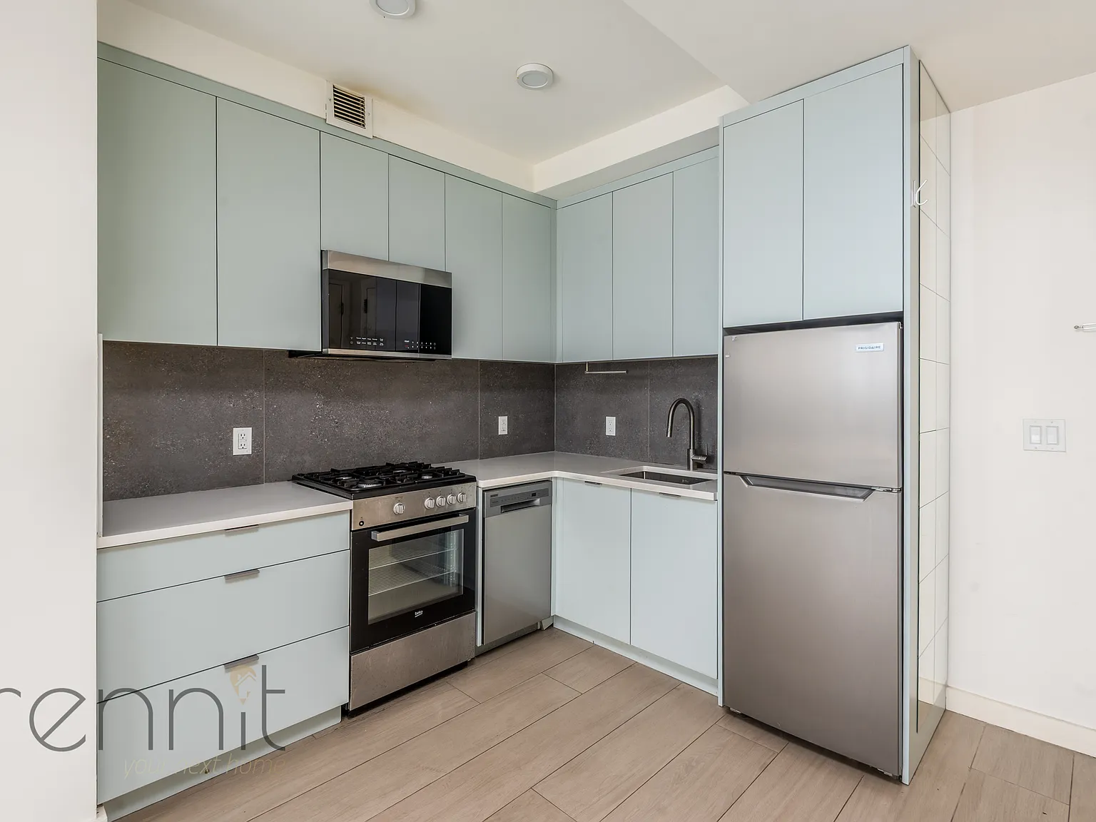 33 Little Nassau Street — Photo 2