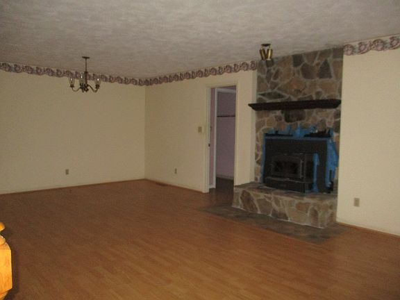 3rd image of 9191 Lesterfield Ln