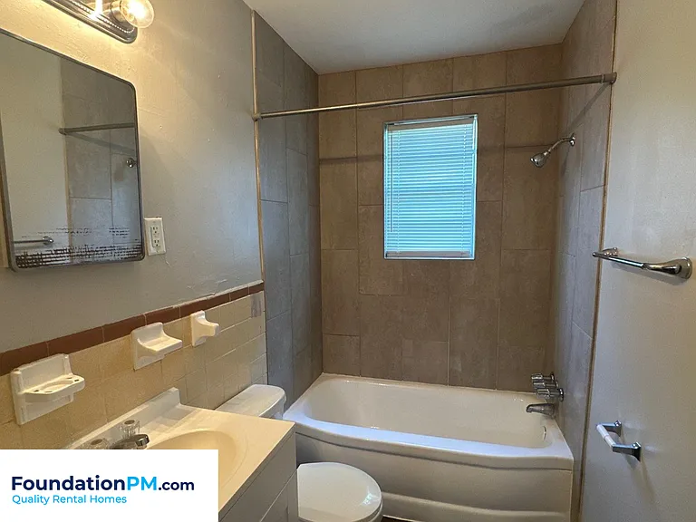 1056 Hudson St #1 — Photo 10