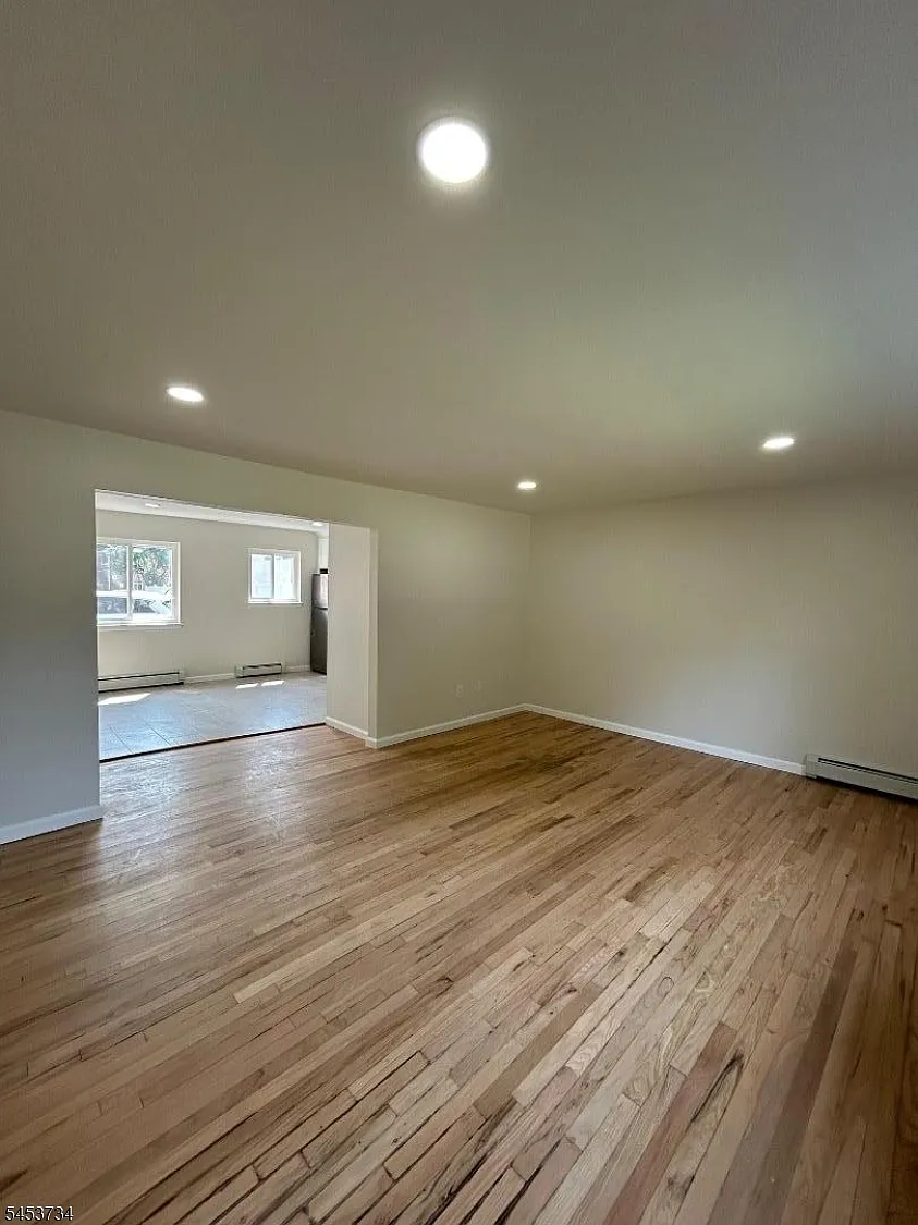 2 bed, 1.0 bath, $2,500 — Photo 2