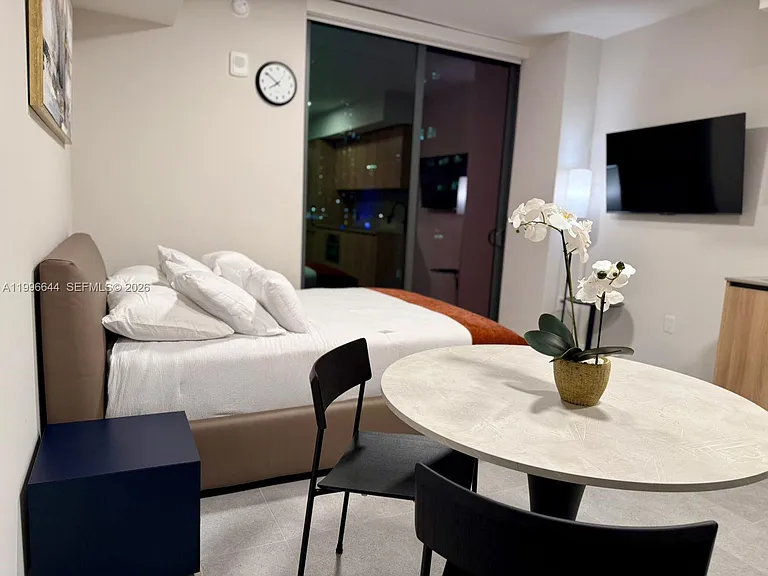 121 NE 5th St #901B — Photo 3