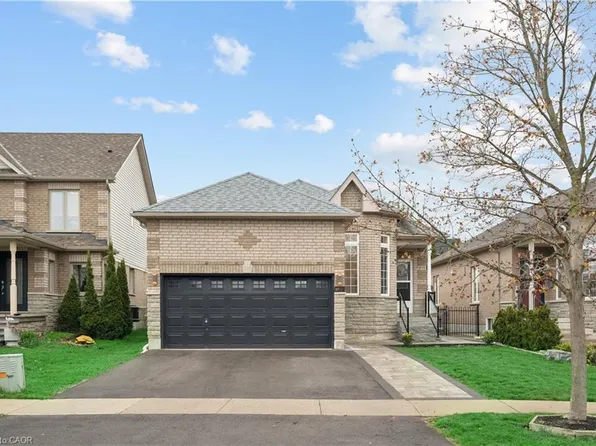 27 Spruce Blvd, Halton Hills, ON L7J 2Y3