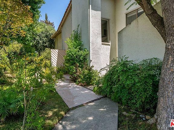 2nd image of 2737 Bottlebrush Dr