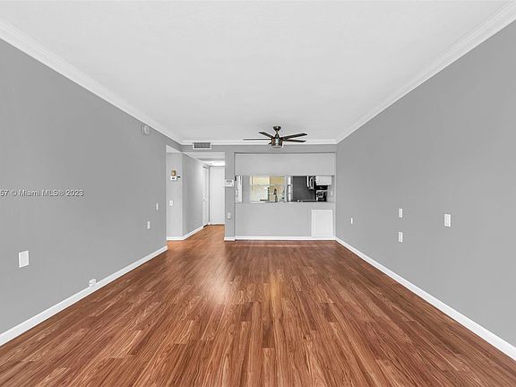 4th image of 2613 Nassau Bnd APT E2