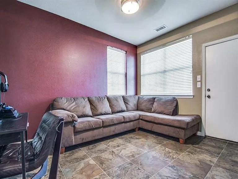 1355 Chase Ln — Photo 17