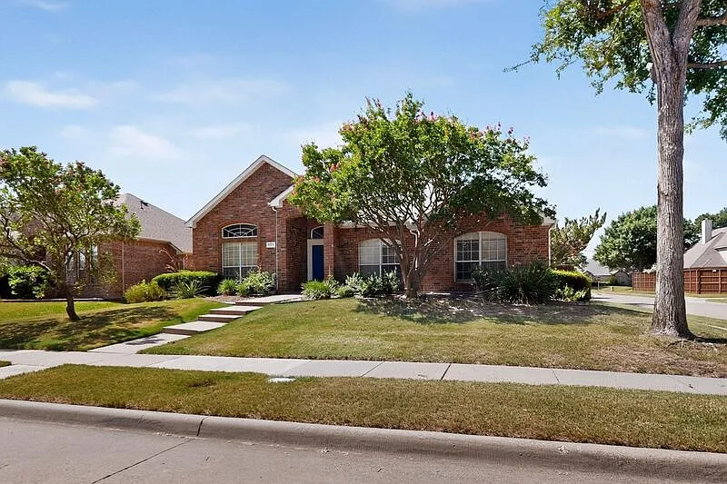 3 bed, 2.0 bath, 2142 sqft, $3,000 — Photo 4