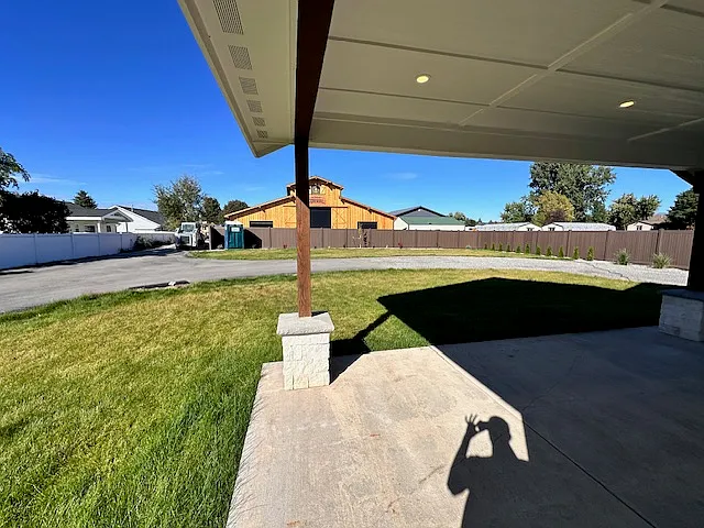 4 bed, 1800 sqft, $2,700 — Photo 4