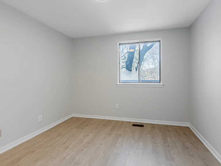 207 Davisville Ave — Photo 17