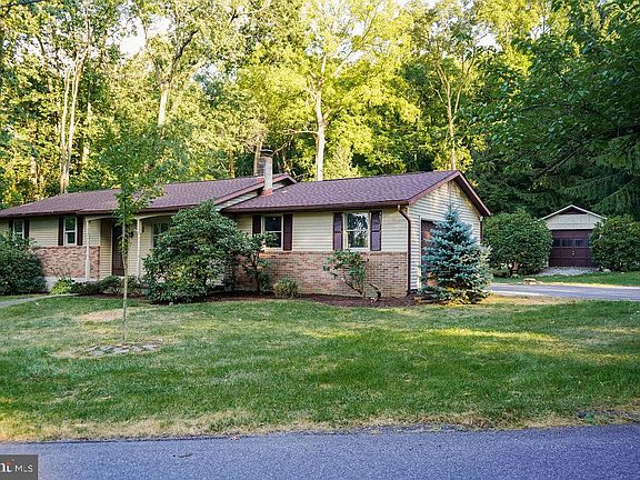 3rd image of 288 Poplar St