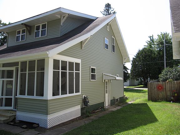 3rd image of 613 S Park St