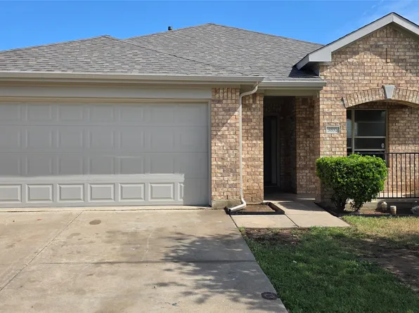 5832 World Champion Ct, Fort Worth, TX 76179
