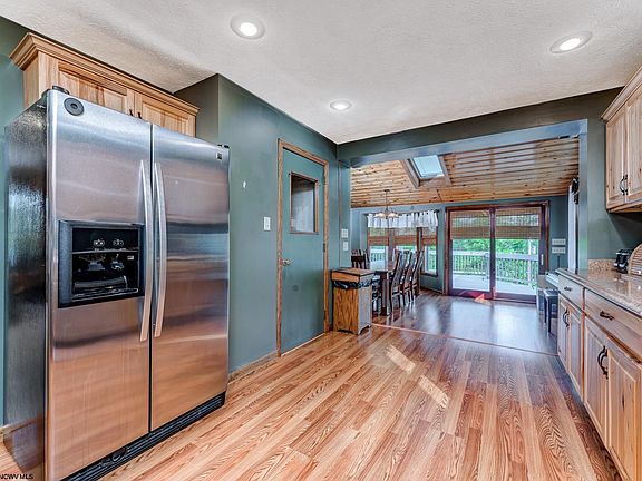 5th image of 1312 Peacock Ln