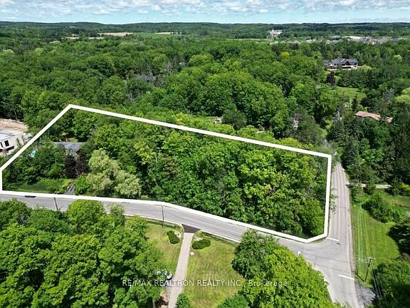 2nd image of 250 Kingscross Dr