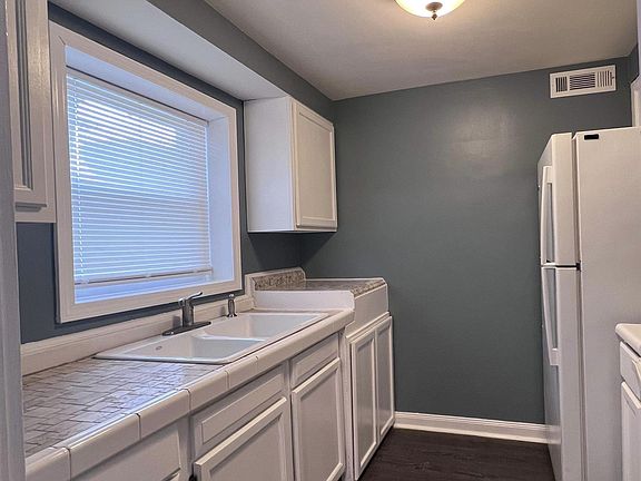 4th image of 315 Heathland Dr Building 2-203