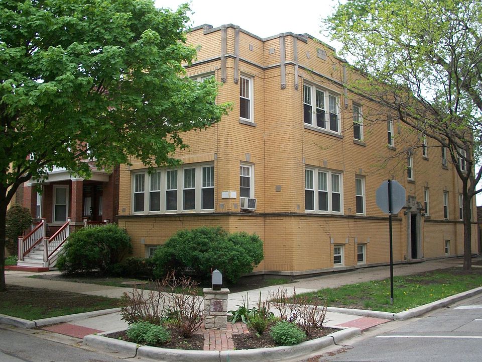 1st image of 2335 W Byron St APT 1E