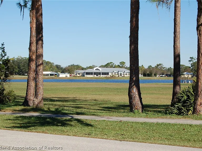 3619 Edgewater Dr — Photo 23