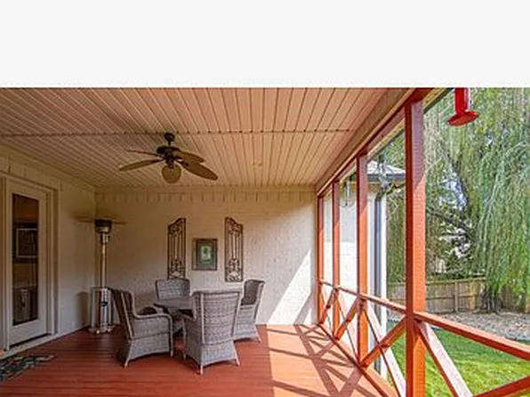 135 Courts Ln, Little Rock, AR 72223