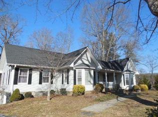 935 Fruitland Rd, Hendersonville, NC 28792