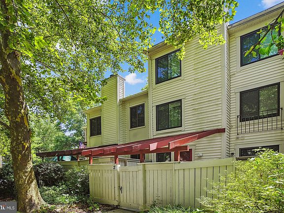 3rd image of 2 Lea Pond Ct