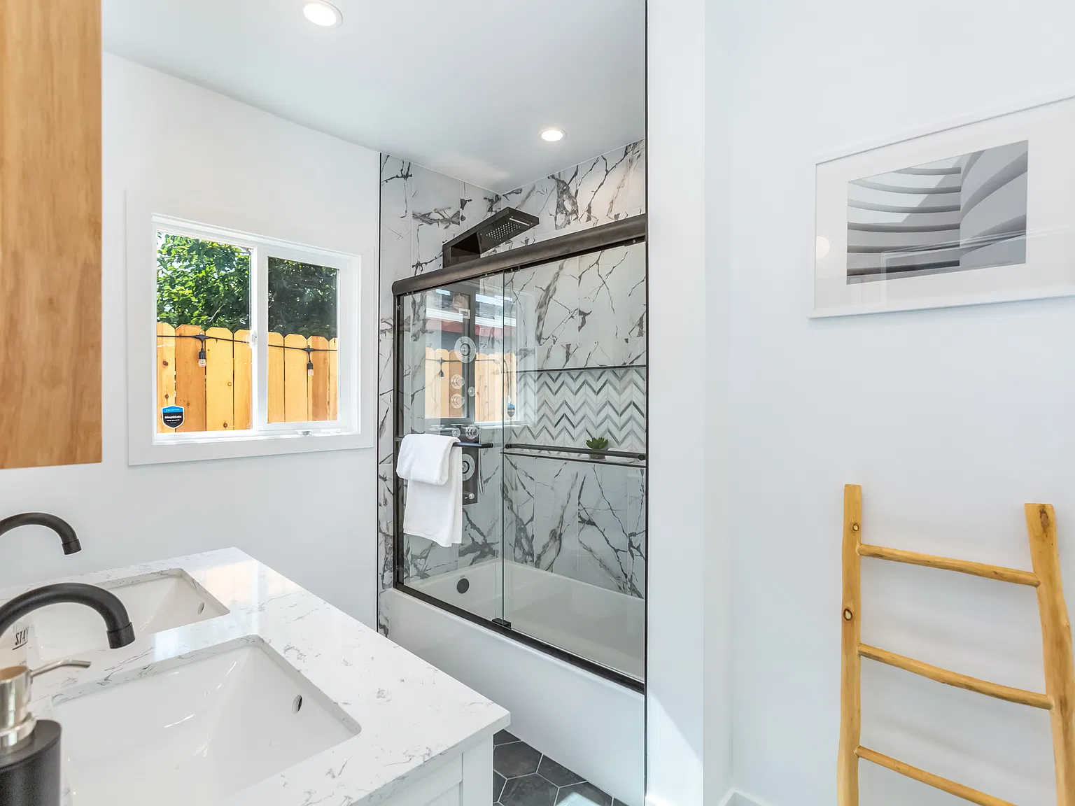 2 bed, 1100 sqft, $3,600 — Photo 2