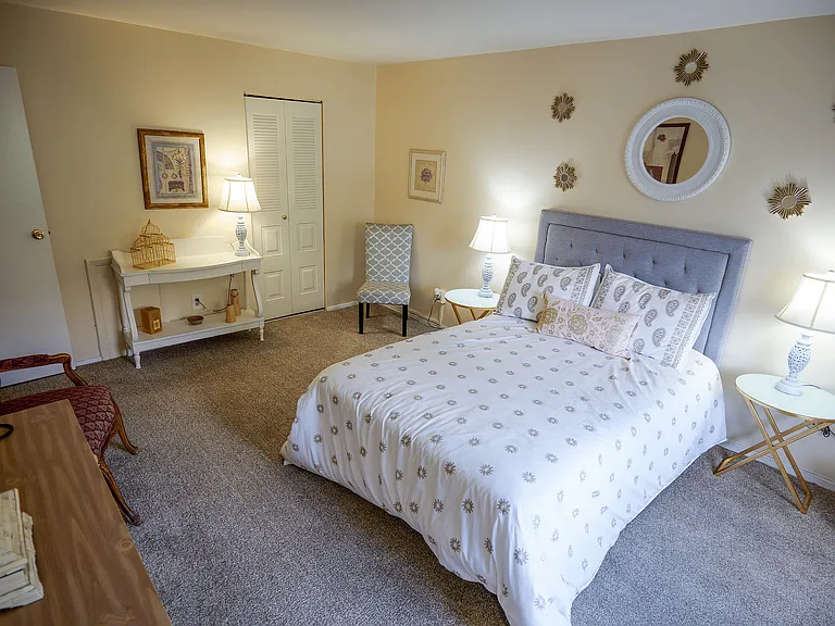 Delaire Landing Bedroom