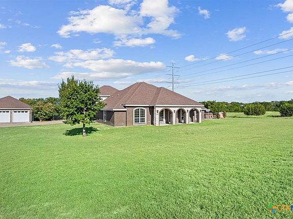 4th image of 1084 Hickory Dr