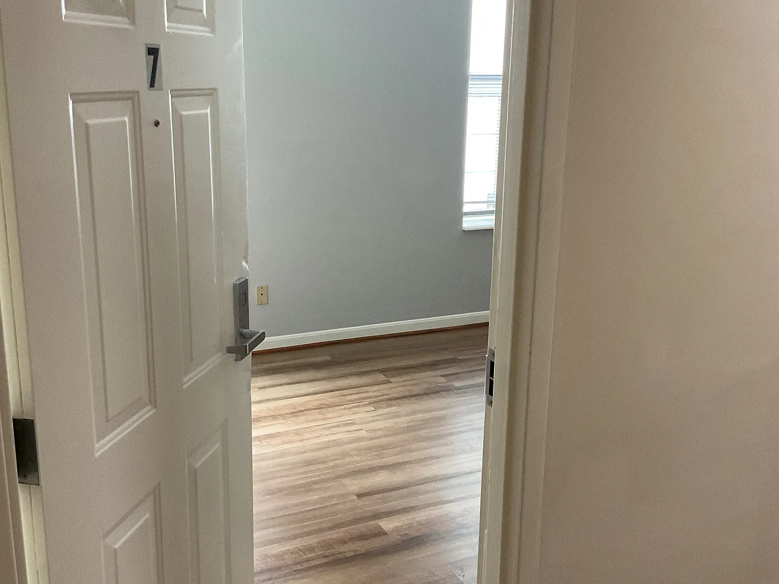 1 bed, 500 sqft, $975 — Photo 2