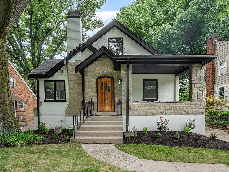 3245 Koenig Ave — Photo 1