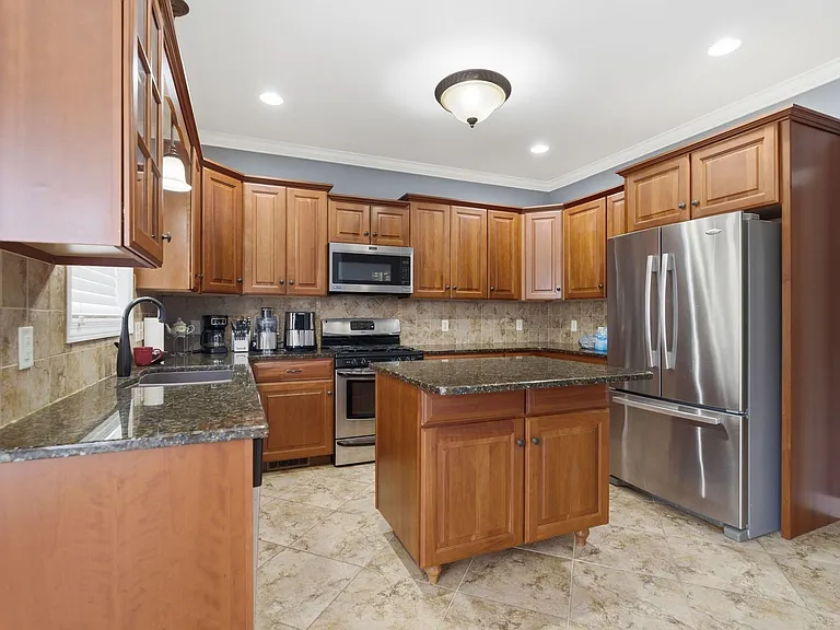 2733 Presley Dr — Photo 17