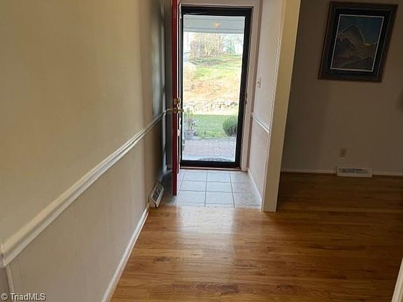 5th image of 344 Knollwood Dr
