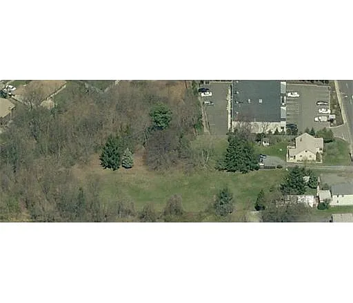 142 Ryders Ln photo 1