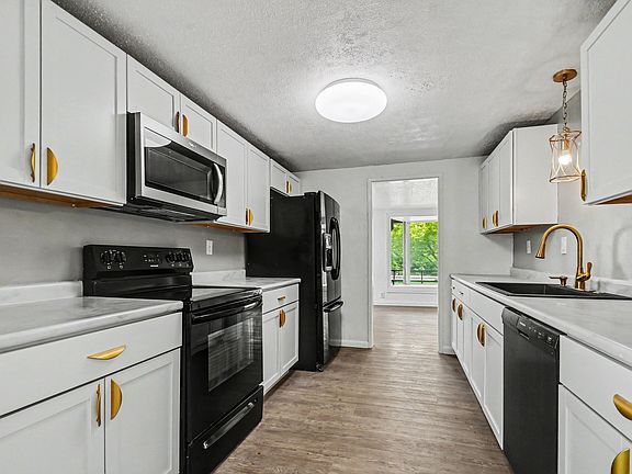 3rd image of 2527 Riverside Dr