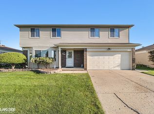 3573 Gloucester Dr, Sterling Heights, MI 48310