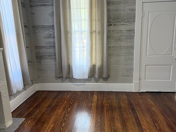 4th image of 815 Cincinnati Ave