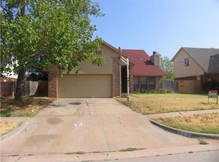 2109 NE 9th St, Moore, OK 73160