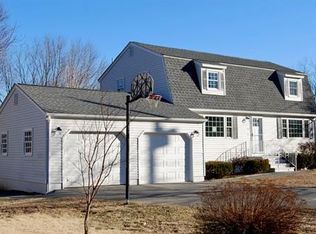 36 Shawnee Rd, Pepperell, MA 01463