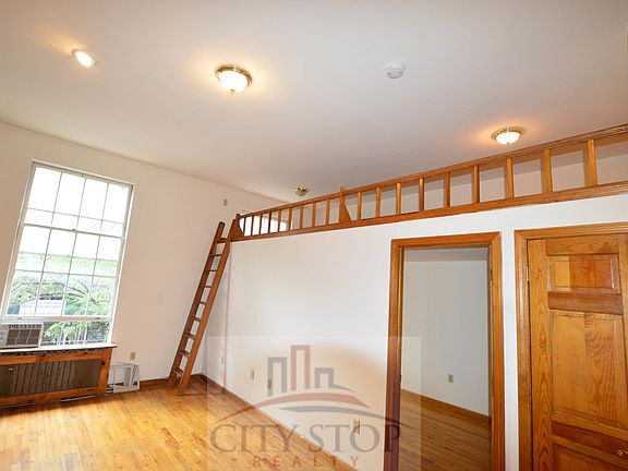 3rd image of 113 W 74th St APT 2