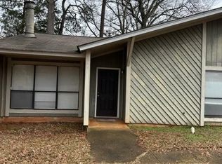 27 Glenwood Ct, Millbrook, AL 36054