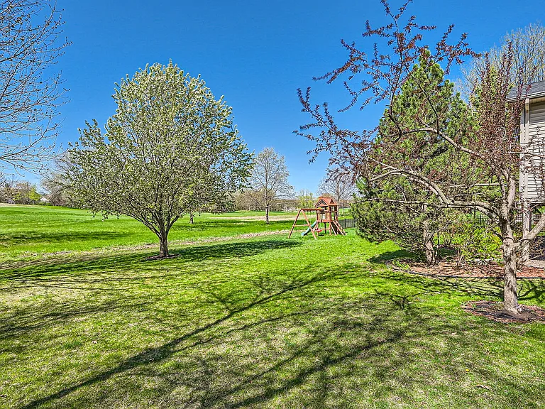 Eagle Valley Dr — Photo 27