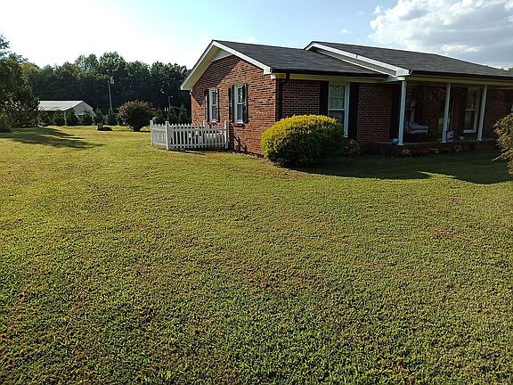 4th image of 527 Spring Valley Rd