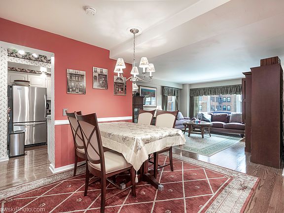 3rd image of 2909 N Sheridan Rd APT 602