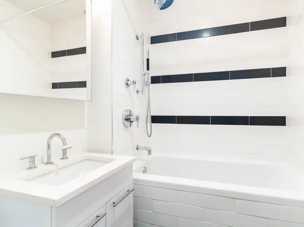 175 Kent Avenue image 16 of 39