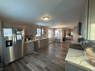 4th image of 906 E 4th St