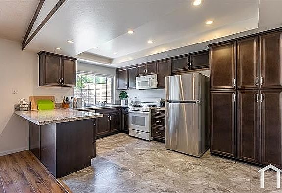3rd image of 2537 E Laurel Valley Ln
