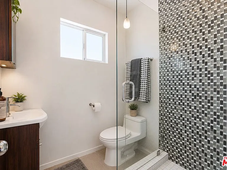 2657 Zorada Dr — Photo 25