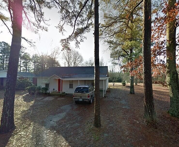 2nd image of 501 Graham Rd