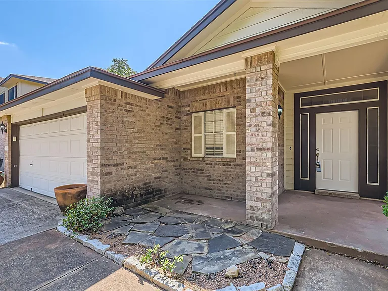 3001 Rainy River Dr — Photo 1