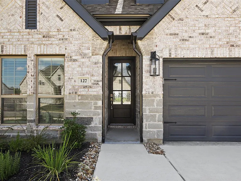 127 Plumbago Loop — Photo 3